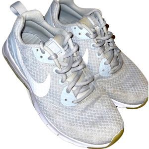 woman’s nike shoes